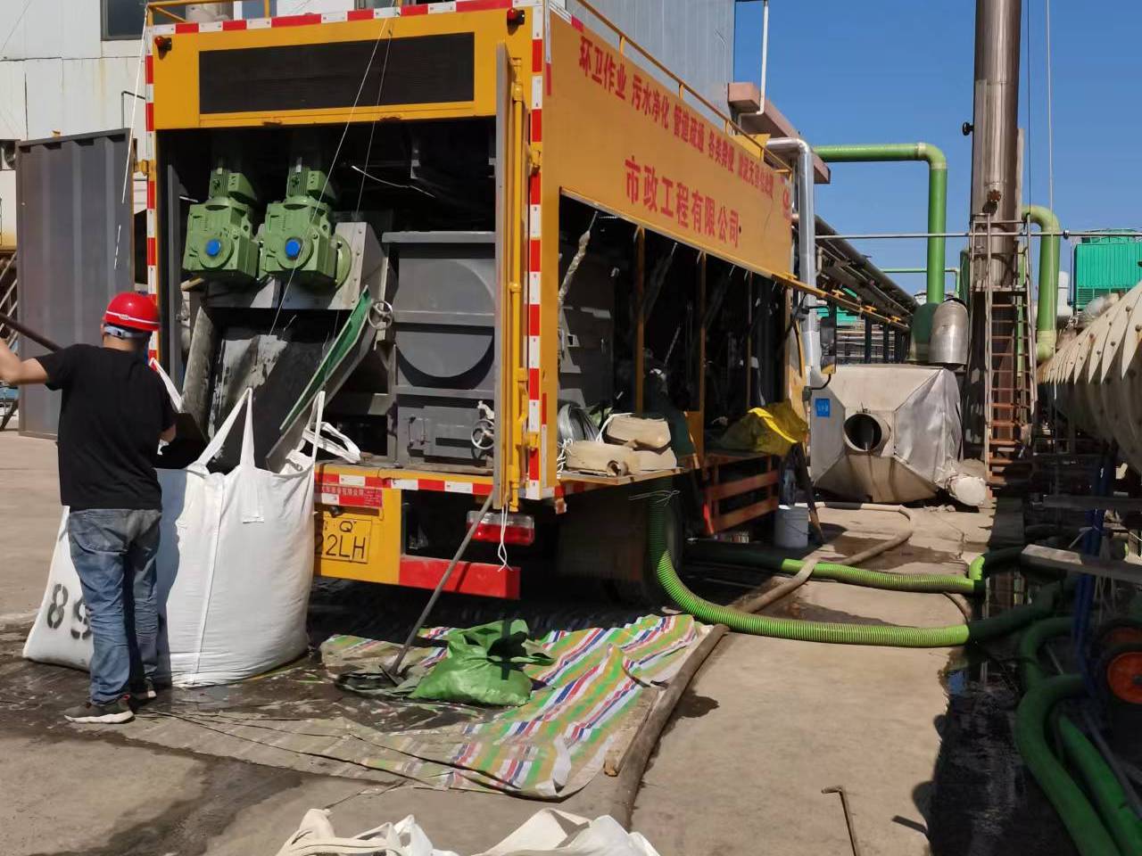 高港淤泥压干处理