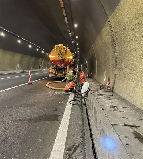 高港隧道排水渠清淤